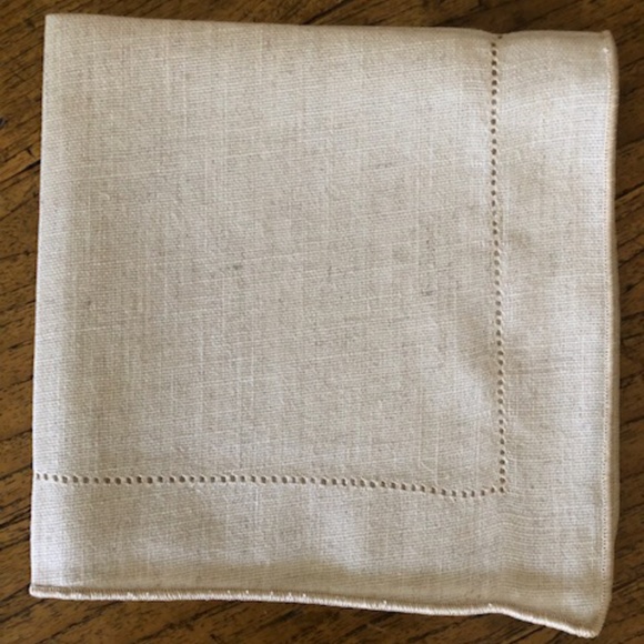 The Vera Collection Fabric Napkins - Set of 4 - Picture 3 of 4